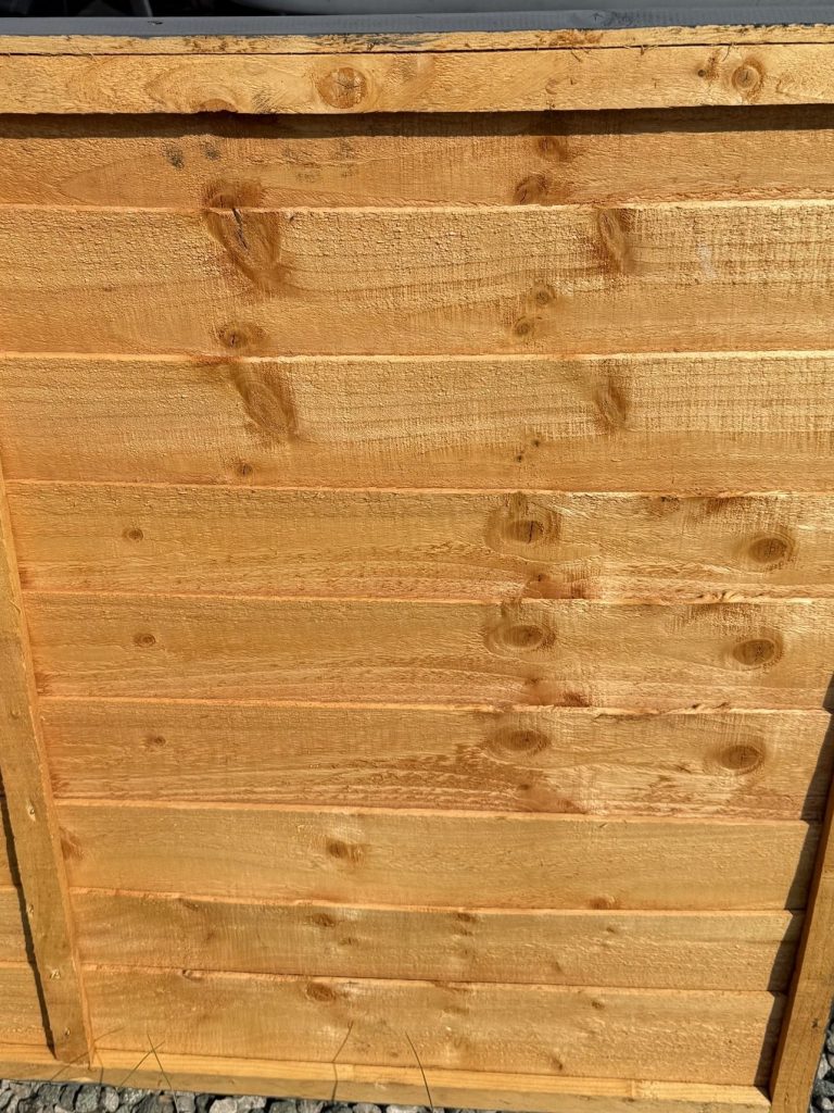 Picking the fence panel and paint colour